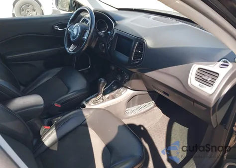 2020 Jeep Compass Latitude 4X4 z USA, uszkodzony, nr VIN 3C4NJDBB5LT138567